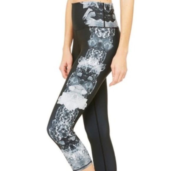 ALO Yoga Pants - Alo Cropped Leggings With Side Details